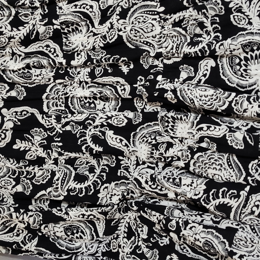 Jones New York Black and White Patterned Broomstick (Tiered) Skirt, Size 12 - Picture 4 of 5